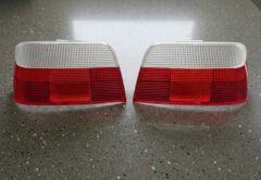 Ford Escort Sedan (1994-2001) Arka Stop Lamba Camı Takımı (Üstü Şeffaf / Altı Kırmızı) Crystal Clear Red