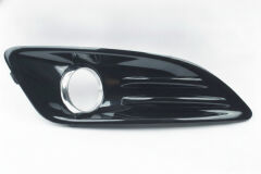 Ford Fıesta 13> Sıs Far Çerçevesi Sağ (Sisli) (Piano Black)