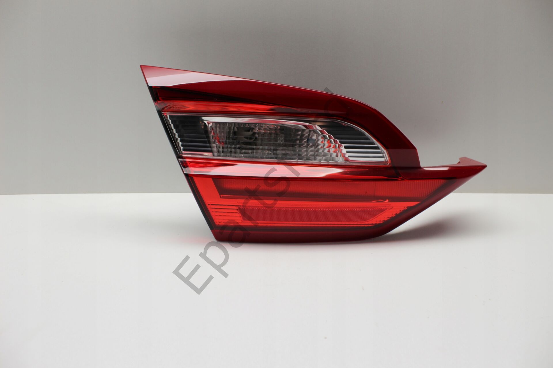 Ford Fiesta İç Bagaj Sol Stop Lambası 2017