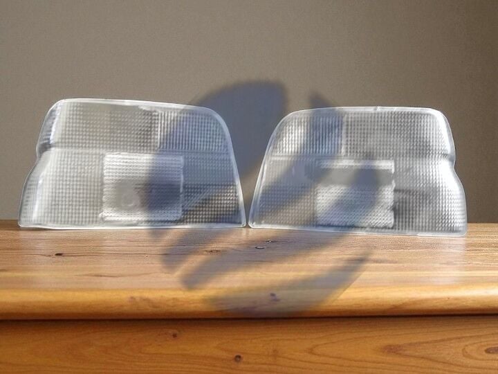 Arka far stop lamba camı sag sol 2 adet -escort sedan şeffaf desenli  92-2001