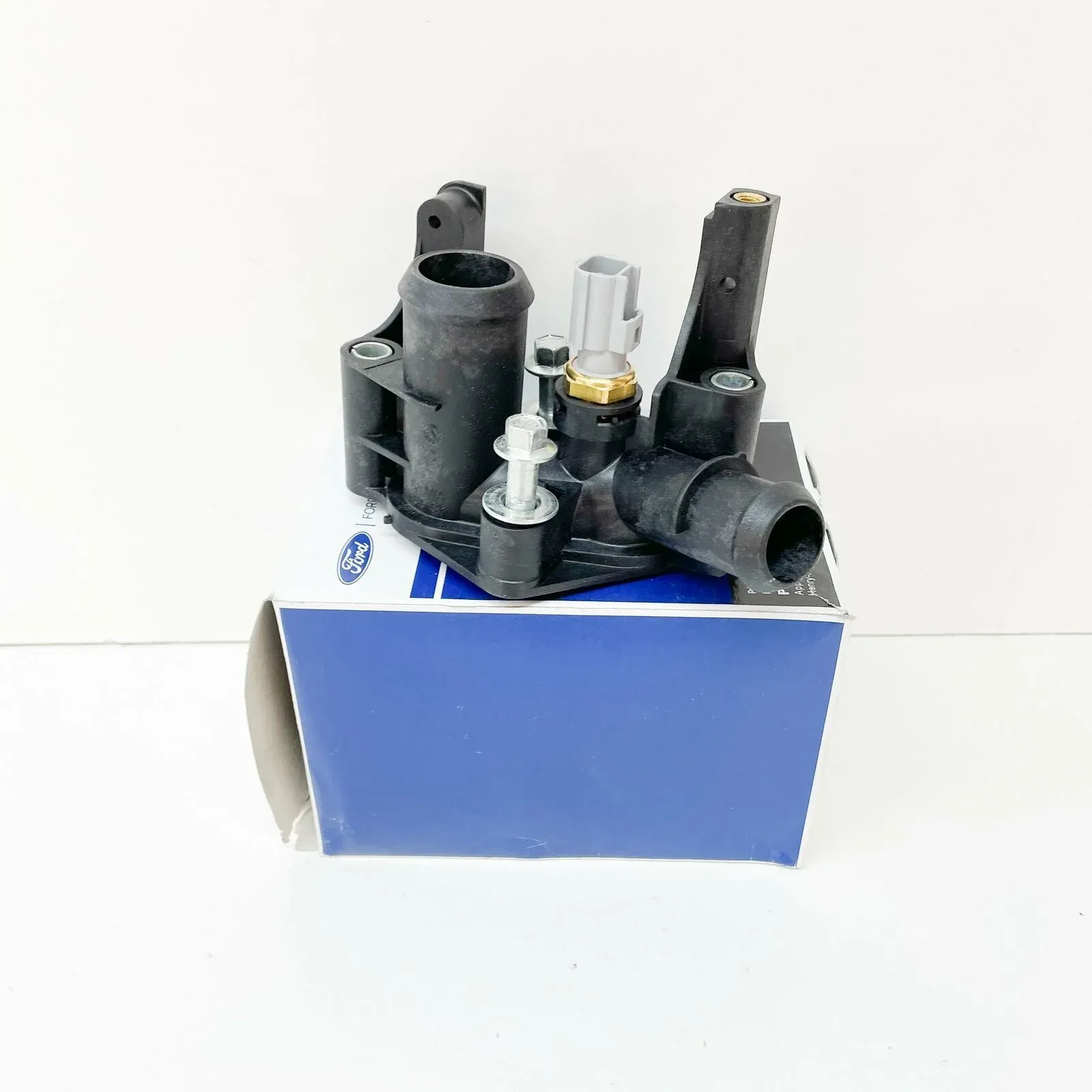 Termostat Gövdesi (Su Cıkış Konnektörü) Orjinal | Ford Focus 2005-2011 Benzinli